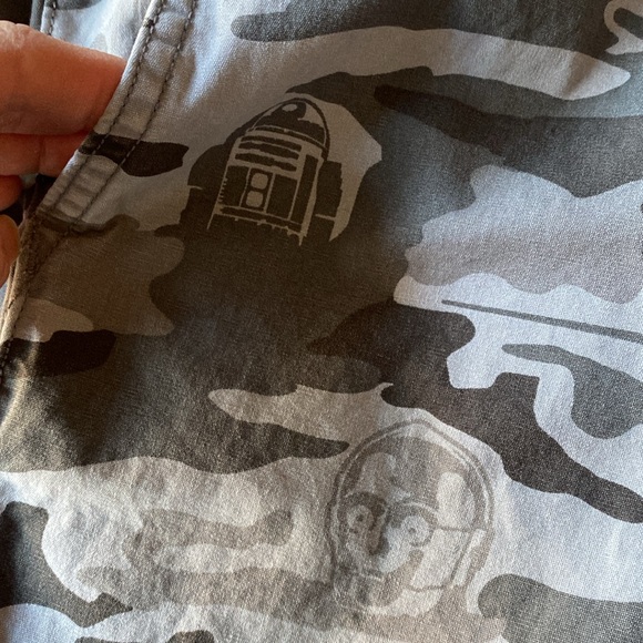 GAP Star Wars XL approximately 34 inches long. Nice condition. Has two pockets. - Picture 2 of 10